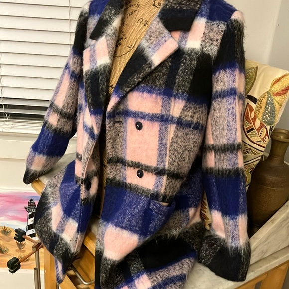 Elle Blue and Pink Blazer with Plaid Design So Warm And Cozy For All Occasions! - Picture 4 of 9